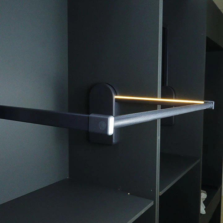 Cabide elétrico para armazenamento de roupas em guarda-roupas